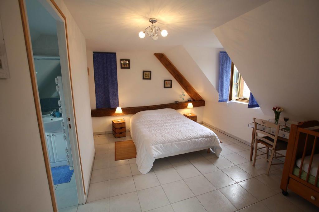 Bed and Breakfast Ferme Cidricole Hugues Desfrièches Sainte-Marguerite-de-Carrouges Zimmer foto